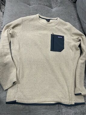 Patagonia Men's R1 Air Crew fleece pullover. J16